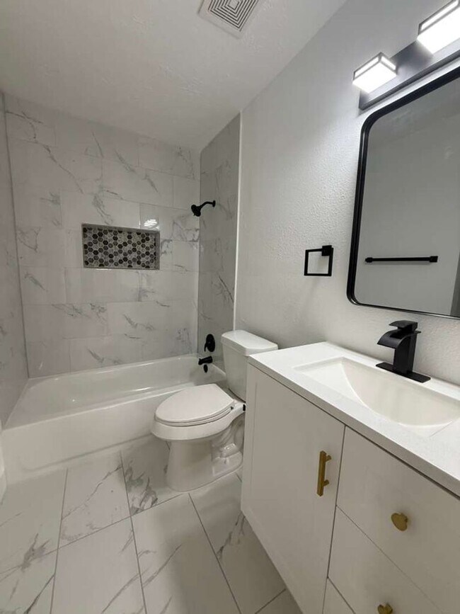 Photo - BEAUTIFUL HOME IN HOUSTON. MOVE IN READY!.
