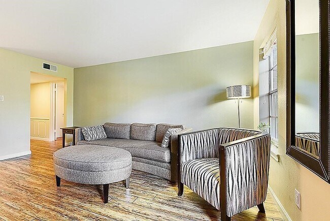 Photo - 361 N Post Oak Ln Unidad 241