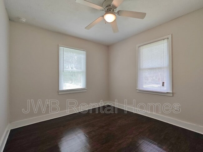 Photo - 573 E 55th St