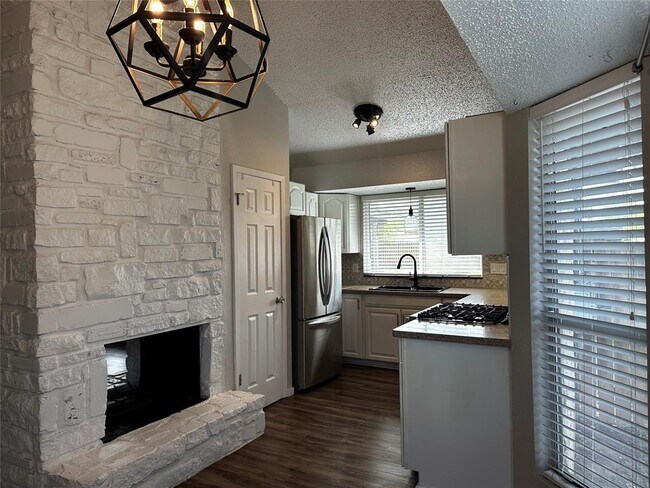 Photo - 504 Suzzane Rd