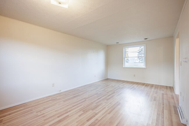 Photo - 168 Sackett Rd