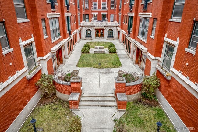 Photo - 435 W Surf St