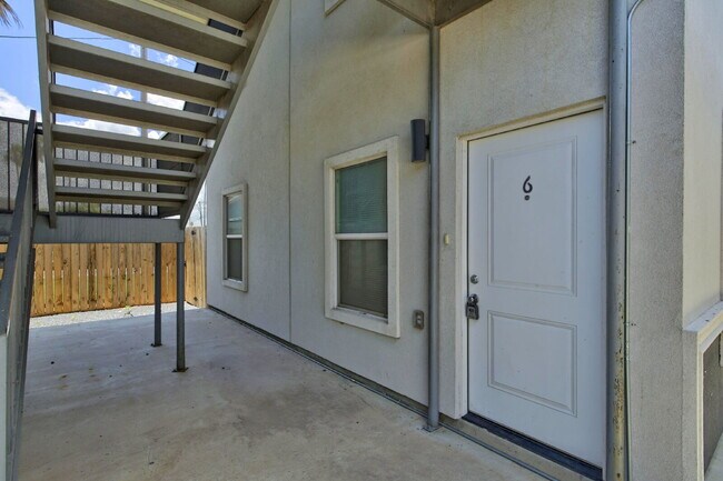 Photo - 1207 W Kennedy St Unit Apt 6
