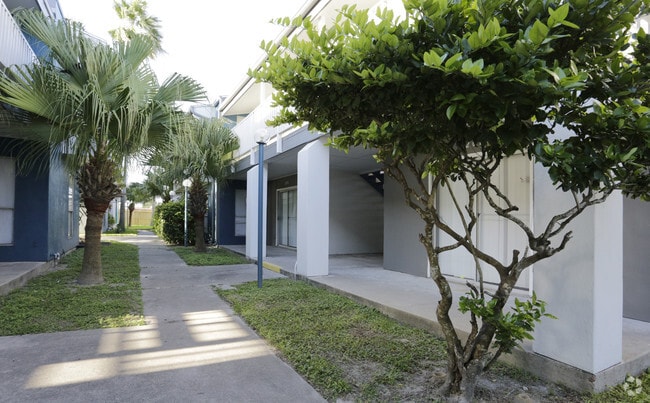 Bay Bluff Apartments
