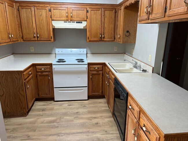 Photo - 2 bedroom/2 bath duplex! Southwest! 2 car...