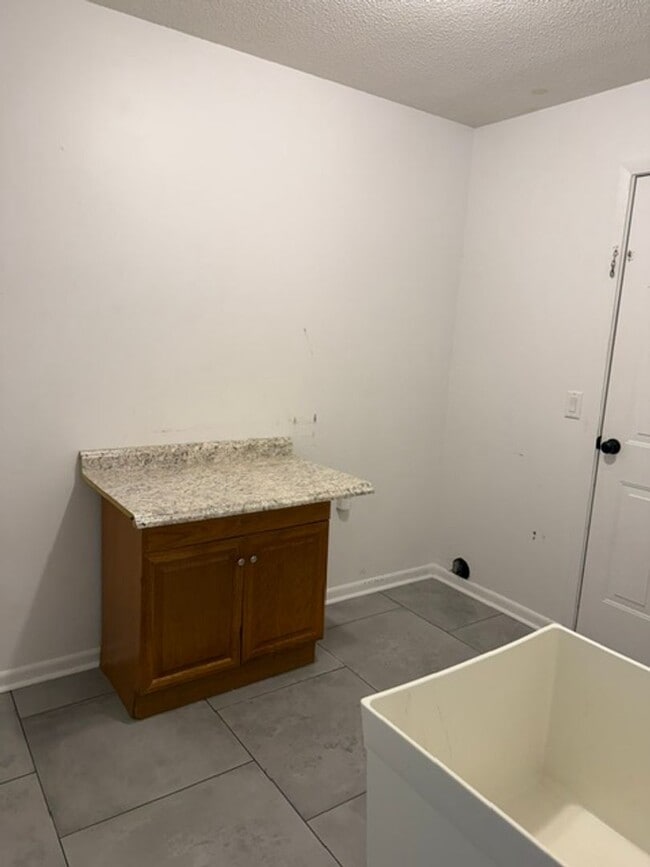 Photo - FOR RENT