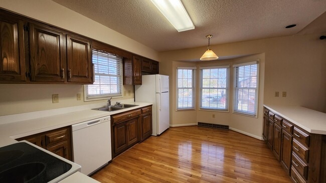 Photo - 1009 Sheffield Ct