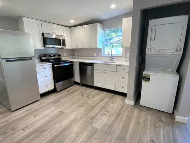 Photo - 103 W 54th St
