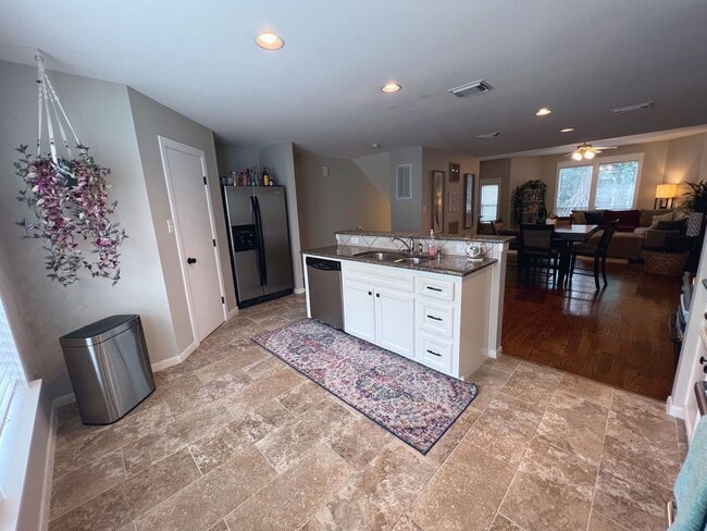 Photo - 1728 Bevis St