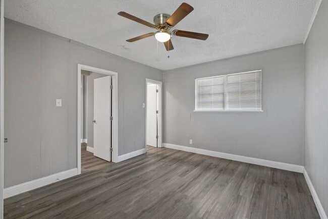 Photo - 62 Pershing Dr