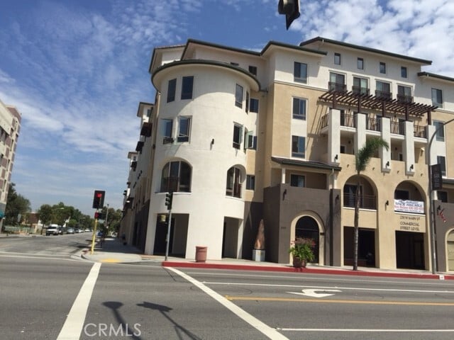 Photo - 28 N 3rd St Unidad A210