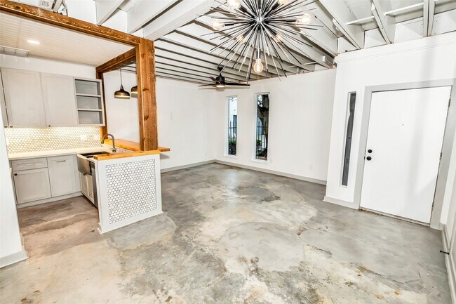 Photo - 1300 Augusta Dr