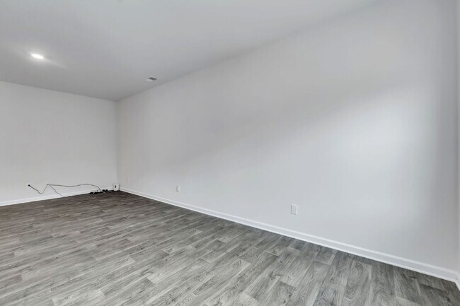 Photo - Beautiful 3 BR / 2.5 BA Townhome with Patio & Community Amenities $1,725/mo rent**