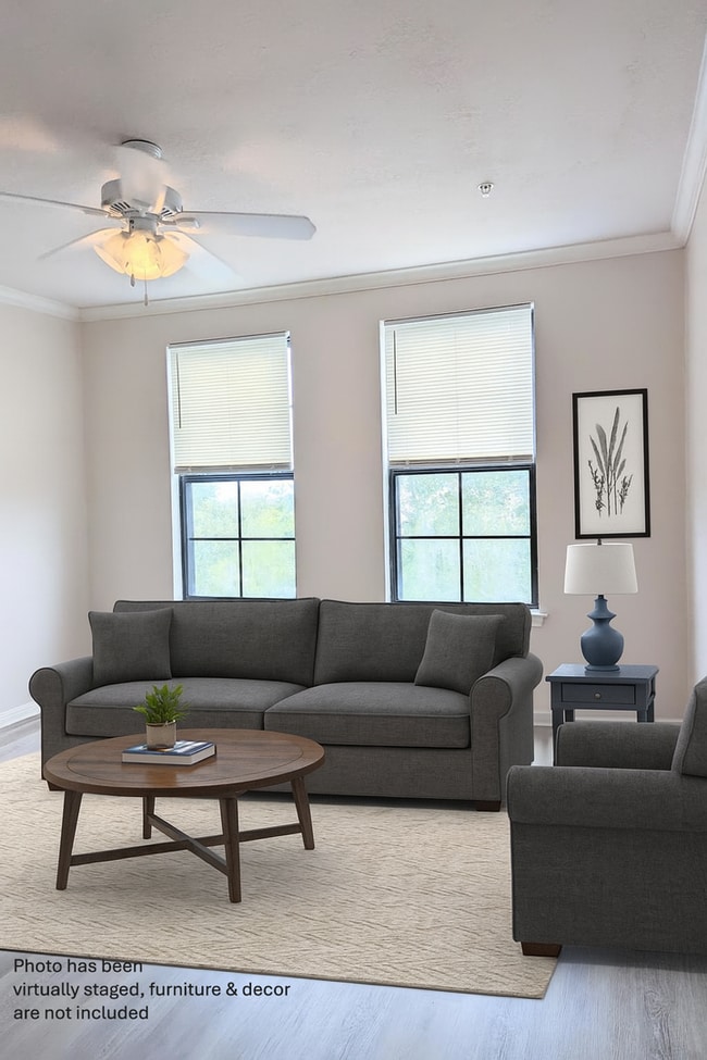 Building Photo - Updated, clean 1x1 New floors, appliances,...