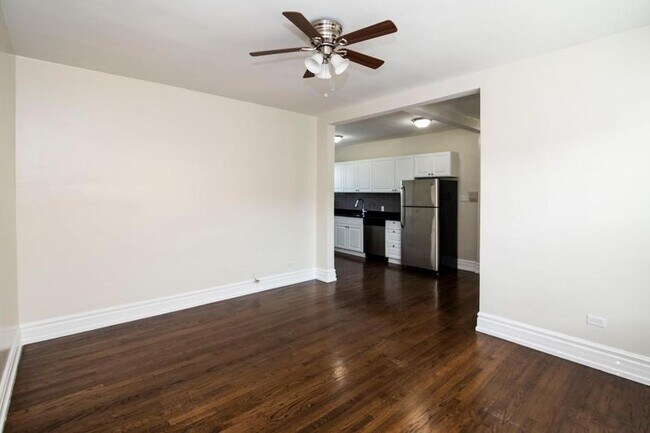 Photo - 2 bedroom in Chicago IL 60613 Unidad 1E
