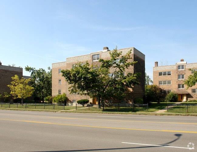 2000 Delaware Apartments