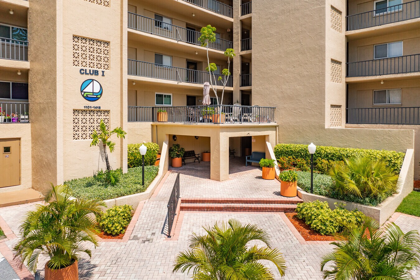 90 S Highland Ave Tarpon Springs, FL - Lake Tarpon Sail Condos