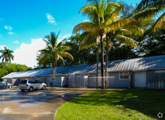 Building Photo - 1210 6th Dr Rental