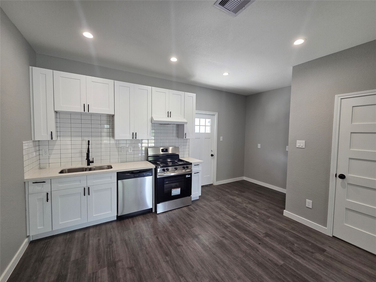 Photo - 9806 Fillmore St Unidad B