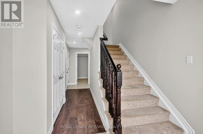 Photo - 364 Aphelion Cres