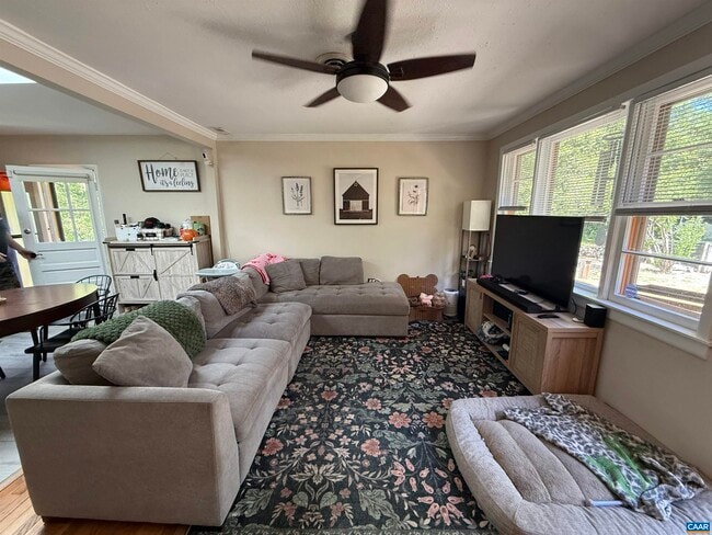 Photo - 301 Georgetown Ln