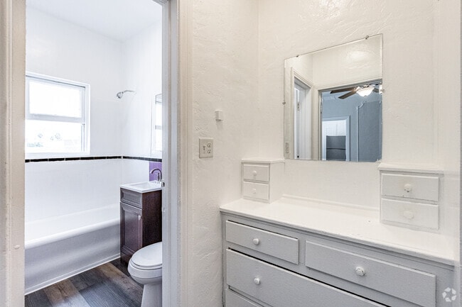 Studio - 450SF - Bathroom