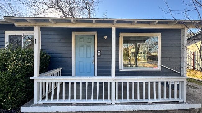 Photo - 716 Gardiner St