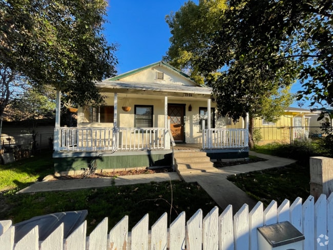 Building Photo - 2720 Greenville St Rental