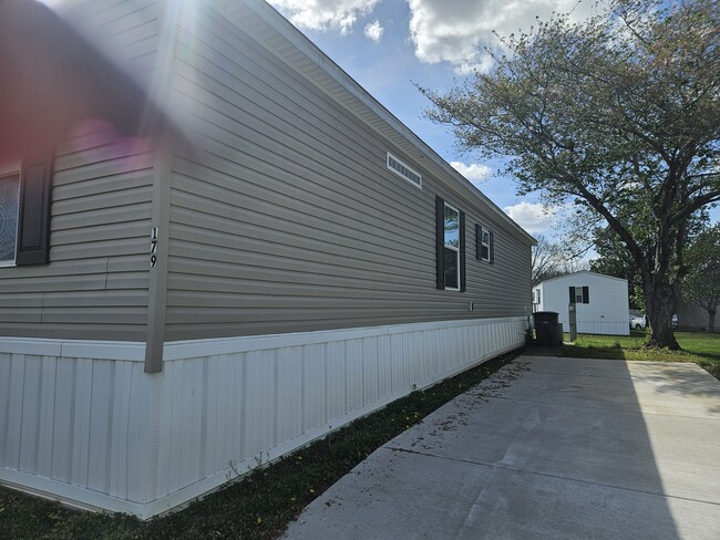 Photo - 179 Lynnwood Cir