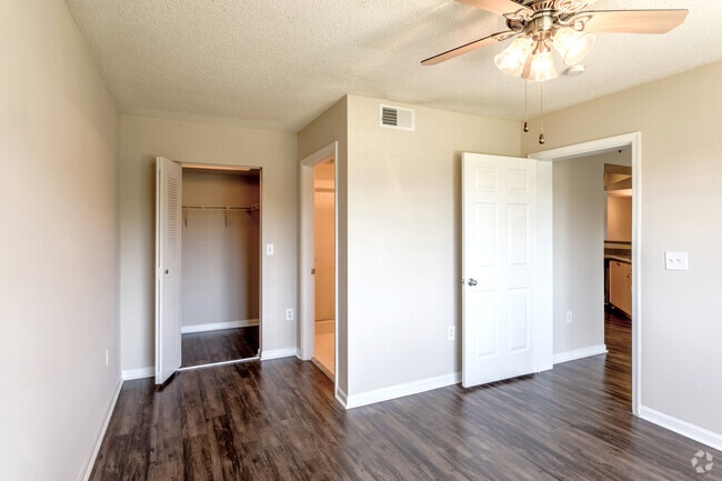 2BR,2BA - 1,065 SF
