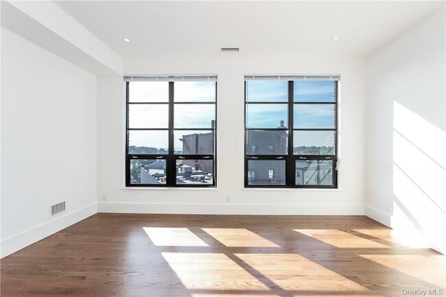 Photo - 108 Mamaroneck Ave Unidad 201