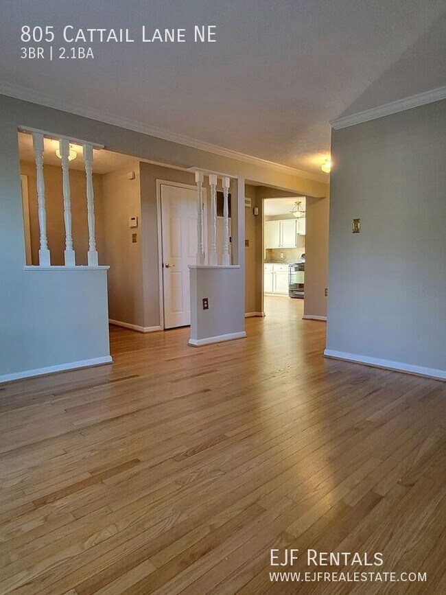 Photo - 805 Cattail Ln NE