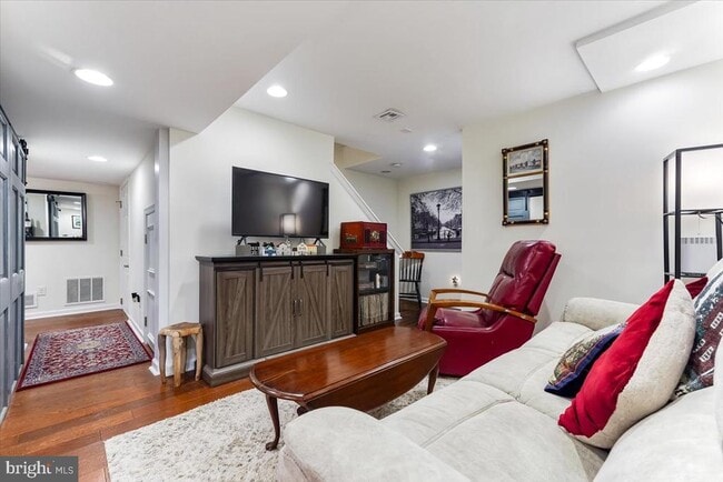 Photo - 43 N Hawthorne Rd