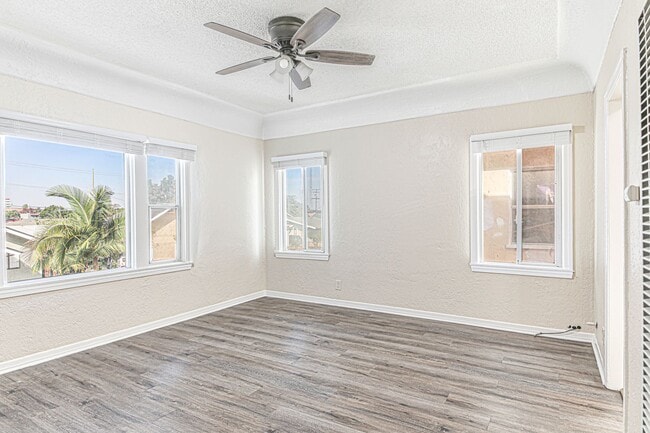 Building Photo - 1324 N Peterson Ave