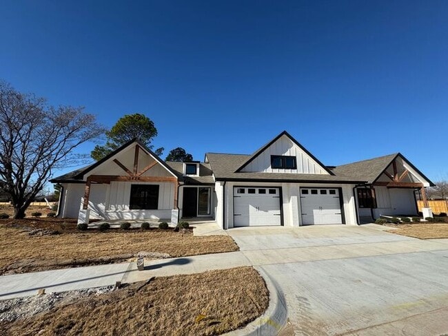 Building Photo - Newly remodeled duplex in Broken Arrow! Great location!