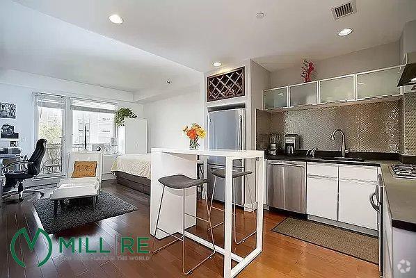 Building Photo - 0 bedroom in LONG ISLAND CITY NY 11101 Unit 6E Rental