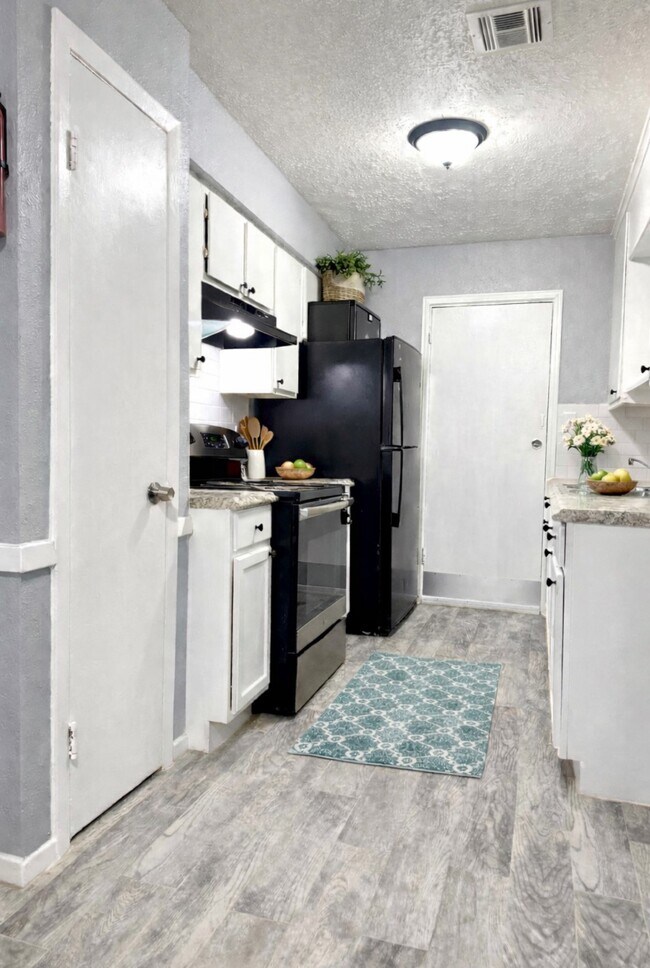 Photo - 4515 Oxford St