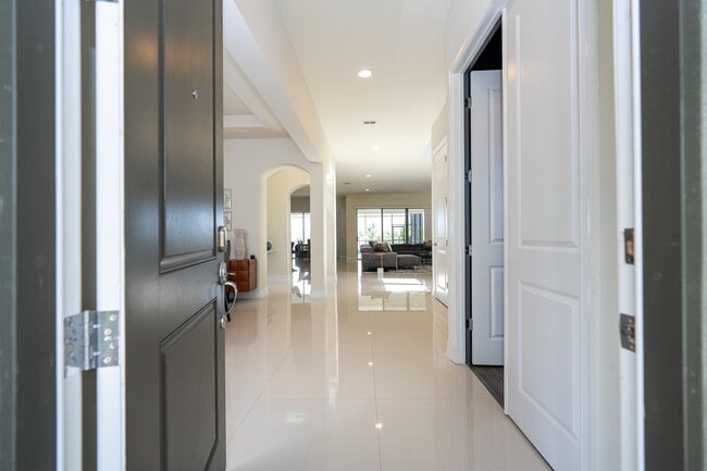 Photo - Perfect Home waiting for you! FULLY FURNISHED!