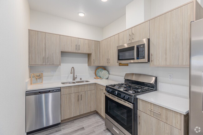 1BR, 1BA - 745SF - Kitchen
