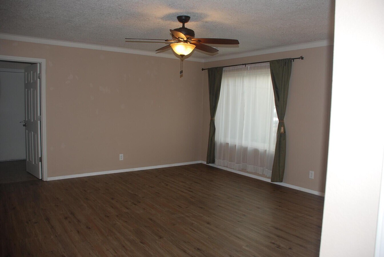 Photo - 902 Ladron Ave