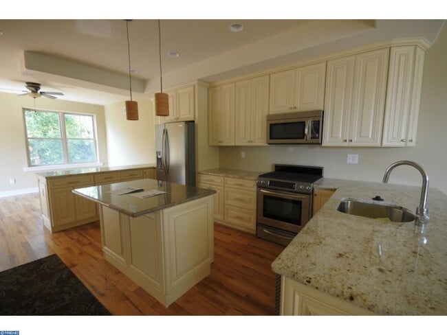 Building Photo - 242 Krams Ave