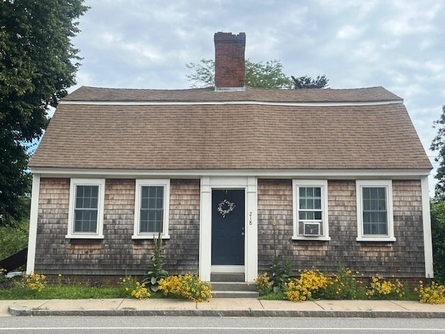 Photo - 218 Sandwich St