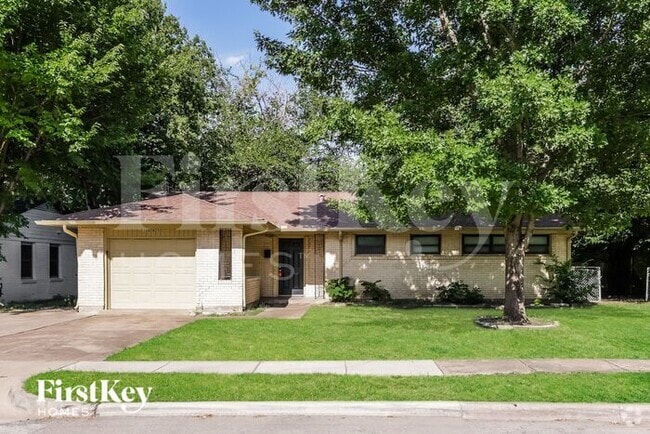 Building Photo - 1805 Dorothy Dr Rental