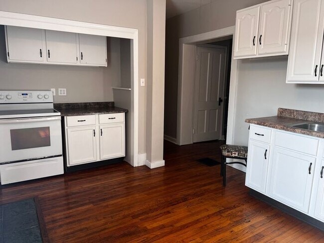 Photo - 2 Bedroom with All Utilities included Clos...