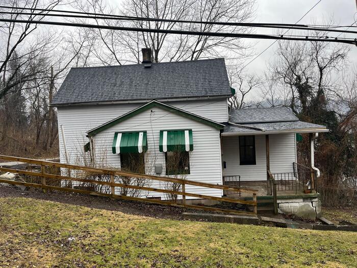 Photo - 595 Castle Ave