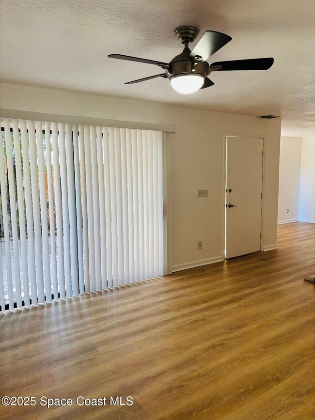Photo - 3915 Vista Oaks Cir NE