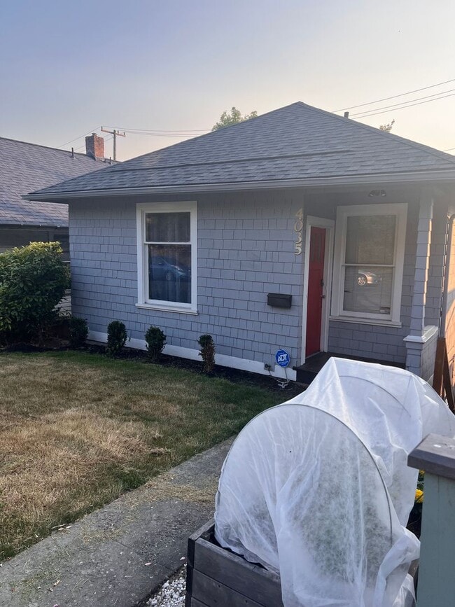 Photo - Mt Baker lower unit 2 bed and 1 bath next ...