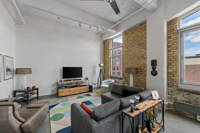Photo - 700 N Washington Ave