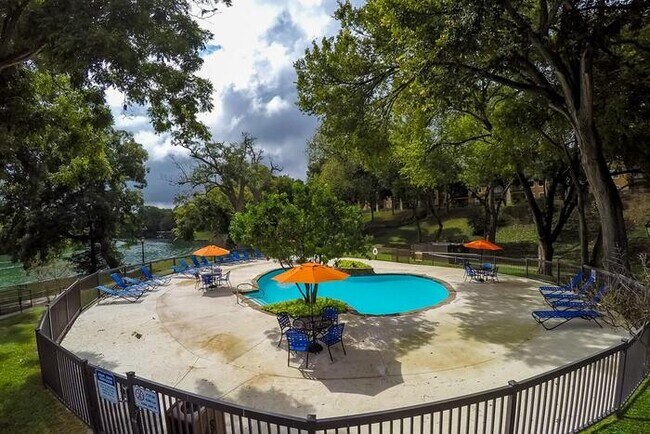 Photo - 770 I 35 N Frontage Rd Unit b1