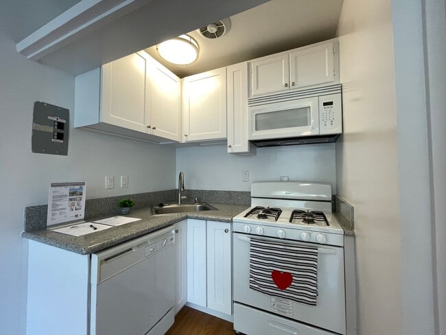 Photo - 400-420 N. Oakland Ave